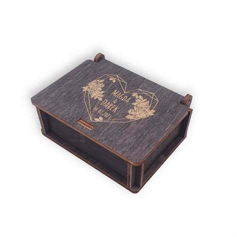 drevená pivná kazeta s gravírovaním