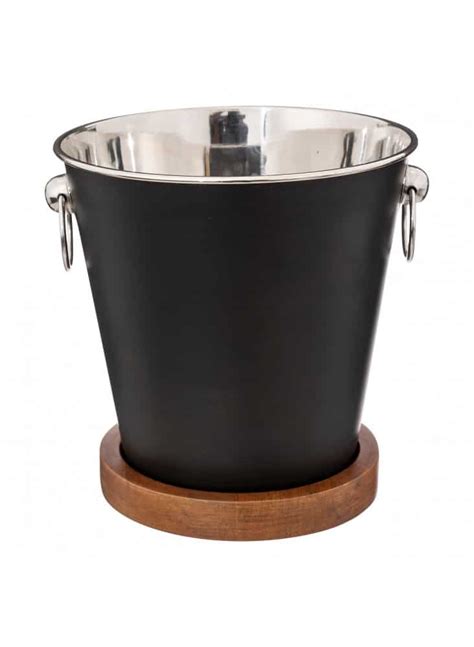 Betónový chladič na víno s dreveným podstavcom