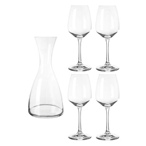 Dva rôzne karafy na víno