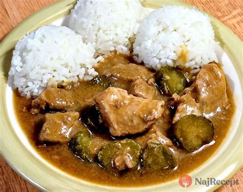 Miska s dusenou ryžou a čínskym bravčovým mäsom