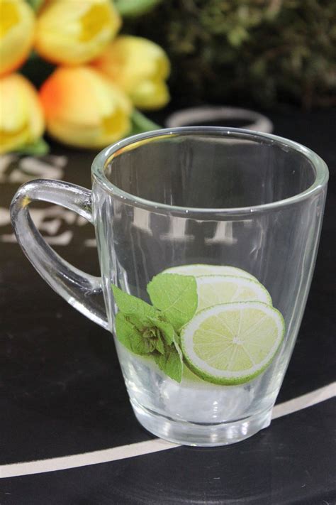 Pohár v guľovom dizajne