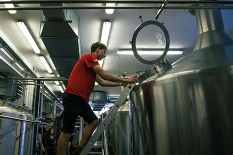 Ilustrácia procesu výroby bourbonu