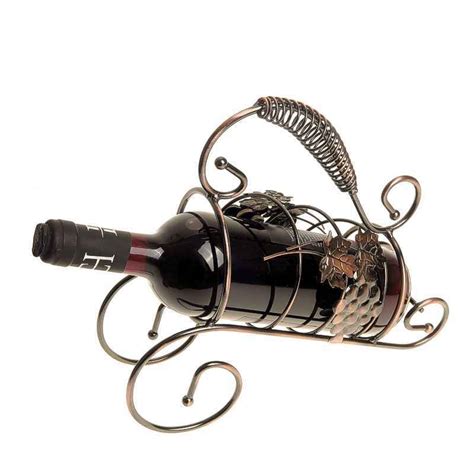 moderný kovový stojan na víno