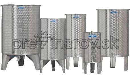 Nerezové nádoby v pivnici