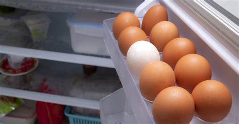 Ilustrácia zrenia destilátu v drevených sudoch