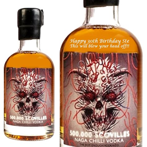 Obrázok fľaše Naga Chilli Vodka s chilli papričkami