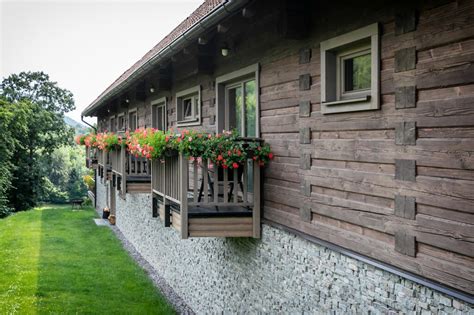 Stará vinohradnícka usadlosť s kamennými pivnicami