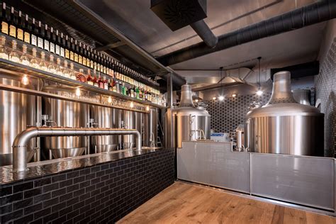 Interiér Hladinky s pivnými tankami