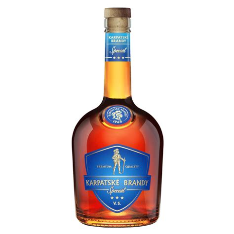 Fľaše koňakov od hlavných značiek