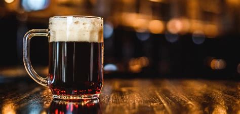 Ilustrácia tmavého piva v pohári