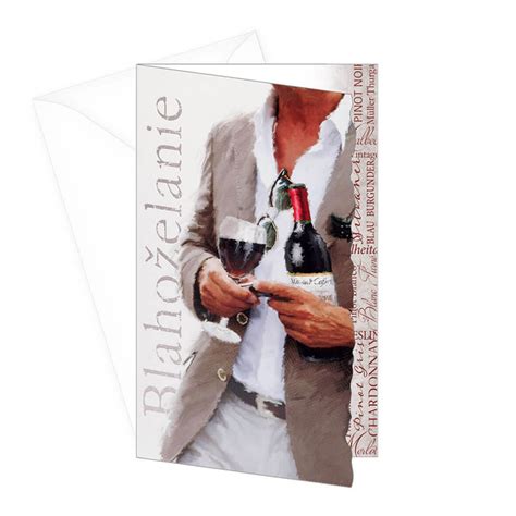 Ozdobený pohár s vareným vínom a citrusmi