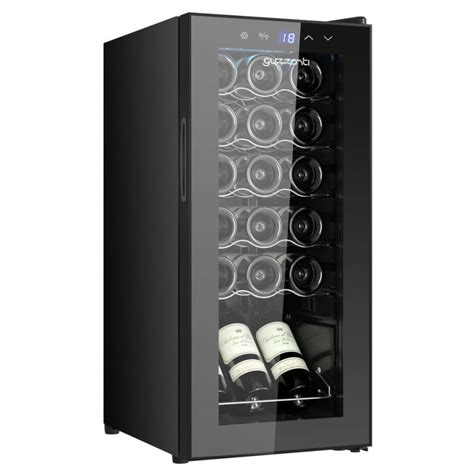 Vkusne zariadená vinotéka s regálmi plnými fliaš vína