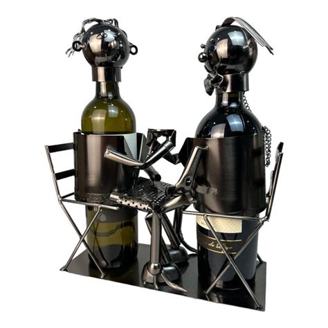 Kovový stojan na víno s motívom cyklistu