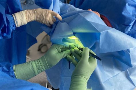 Ilustrácia oka s vyznačeným vnútroočným tlakom