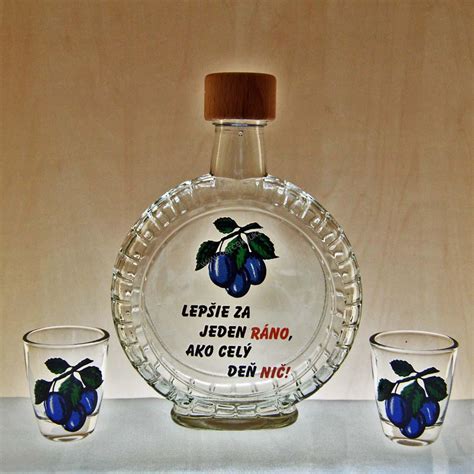 Strieborná fľaša na alkohol