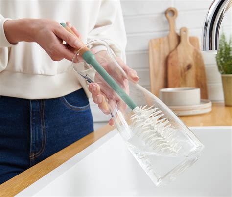 Čistenie sklenených fliaš pred personalizáciou