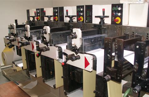 Proces tlače etikiet v modernej tlačiarenskej prevádzke