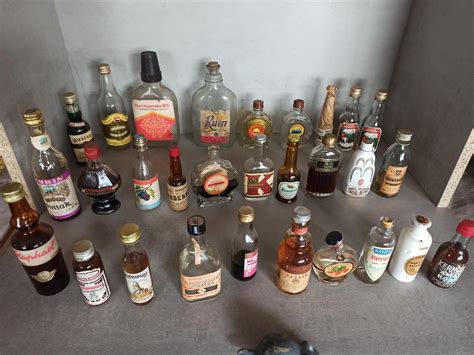 Staré fľaše od alkoholu z obdobia socializmu