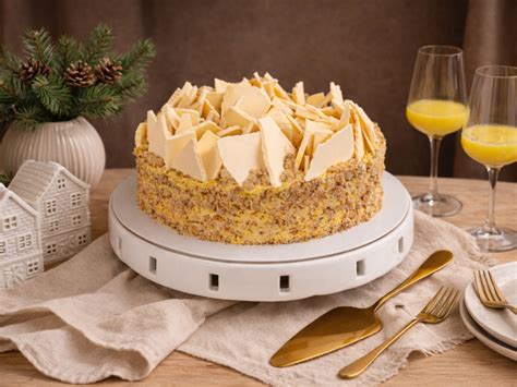 Sviatočný stôl s pohármi vaječného likéru