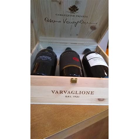 Fľaše s červeným vínom