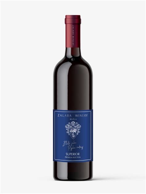 Červené víno v barikovom sude