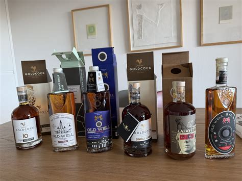 Fľaše rôznych českých whisky