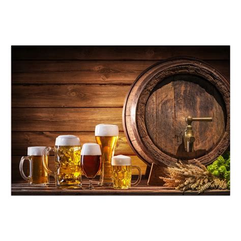 Štyri poháre s pivom rôznych farieb: svetlé, jantárové, medené a tmavé