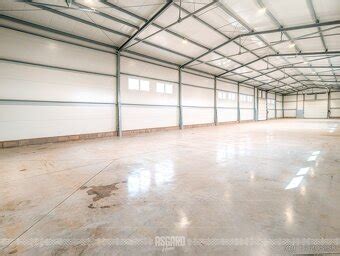 Skladové priestory s rôznymi druhmi alkoholu