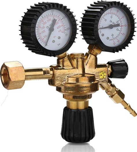 Ilustrácia tlaku v CO2 fľaši a jeho redukcie pomocou ventilu