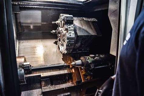 CNC stroj na obrábanie kovov