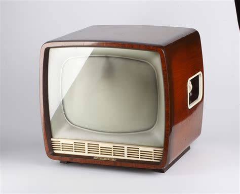 Televízny prijímač s reklamou na alkohol