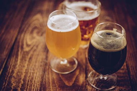 Ilustrácia zobrazujúca rôzne druhy piva a ich charakteristiky