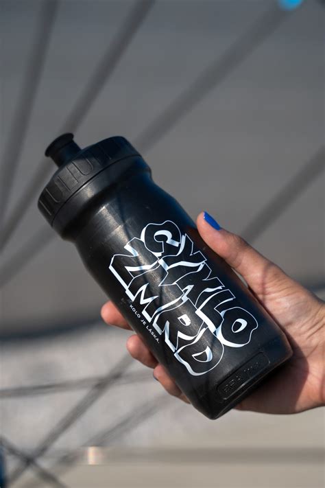 Ilustrácia viacerých produktov s pivnou tematikou: tričko, mikina, ponožky