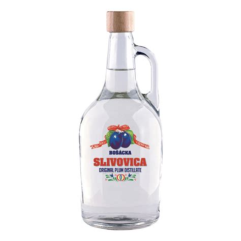 Servírovaná slivovica v degustačnom pohári