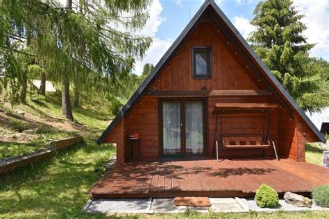 Chatka pri jazere Lipovina s terasou