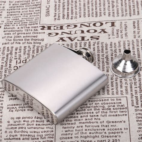 Nerezová fľaša na alkohol s moderným dizajnom