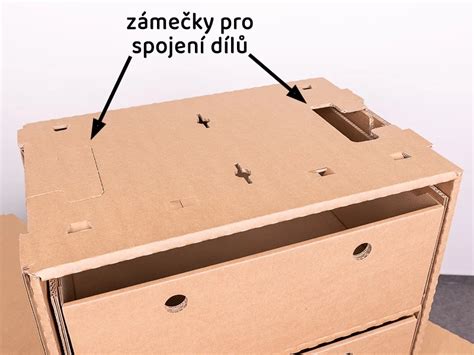 Detail päťvrstvovej lepenky a kartónovej priehradky