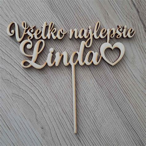 Zápichy na tortu s motívom stužkovkovej slávnosti