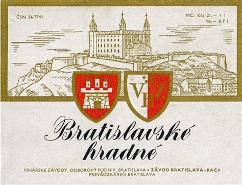 Vínna etiketa s rôznymi označeniami