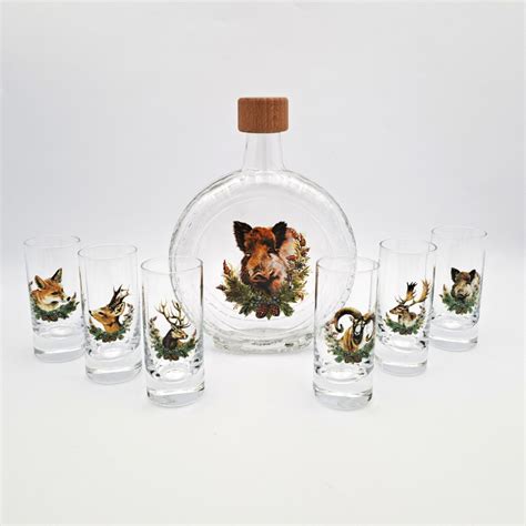 Fľaša rumu s pohármi