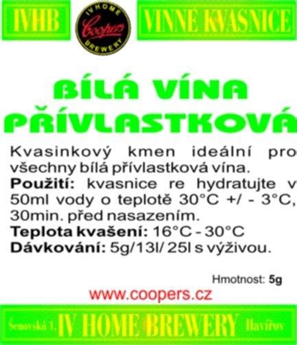 Ingrediencie na výrobu vína: ovocie, cukor, kvasinky