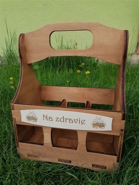 drevená debnička na pivo s laserovo gravírovaným logom