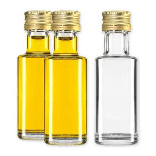 fľaše s rôznymi druhmi tvrdého alkoholu