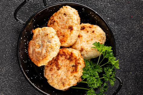 Ilustračné foto kuracieho mäsa s hroznom