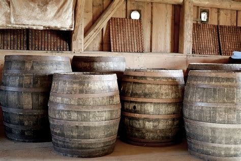 Starý drevený sud na víno