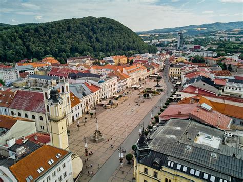 Panoráma Banskej Bystrice s dominantným vrchom Urpín
