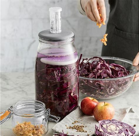 fermentačná nádoba s kvasnou zátkou