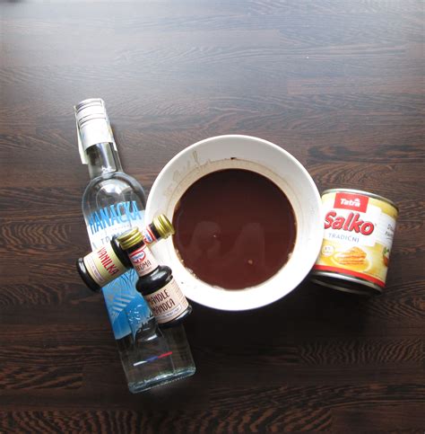 Suroviny na prípravu pistáciového likéru