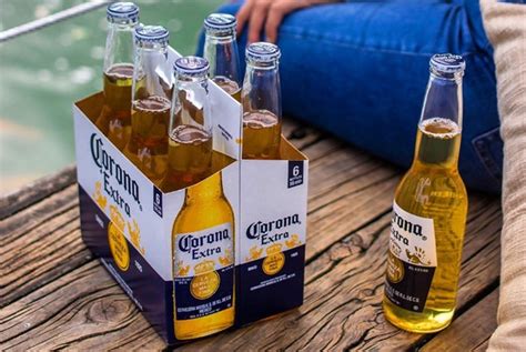 Fľaša piva Corona s limetkou