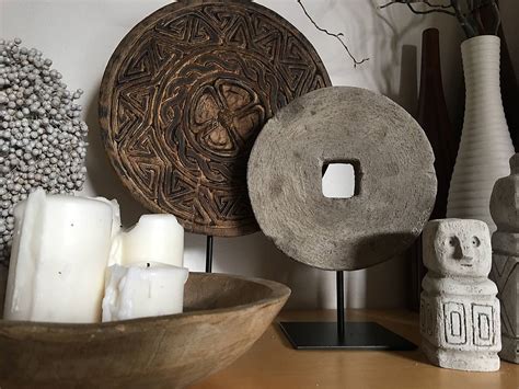 mlynský kameň a metla pri studni